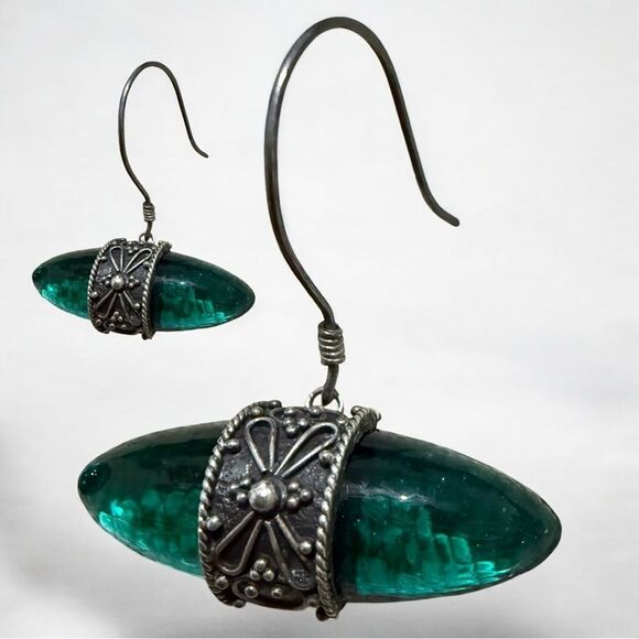 STERLING SILVER GREEN GLASS BALI DROP EARRINGS - Picture 1 of 17